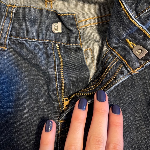 Levi’s Mid-Rise Straight Leg Jean - Picture 10 of 11